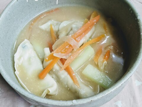 酒粕味噌で、餃子スープ